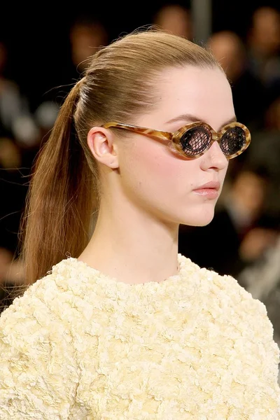 Look 32